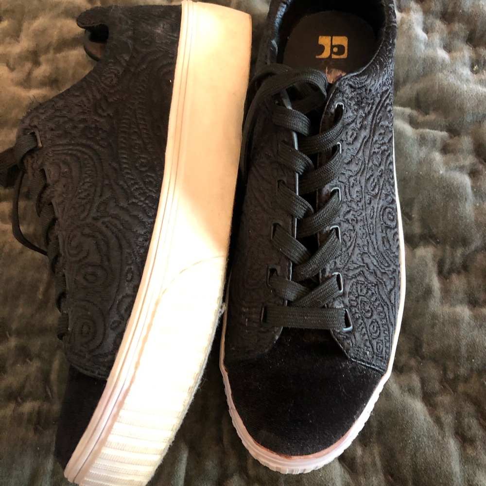 Joe’s Jo sneakers